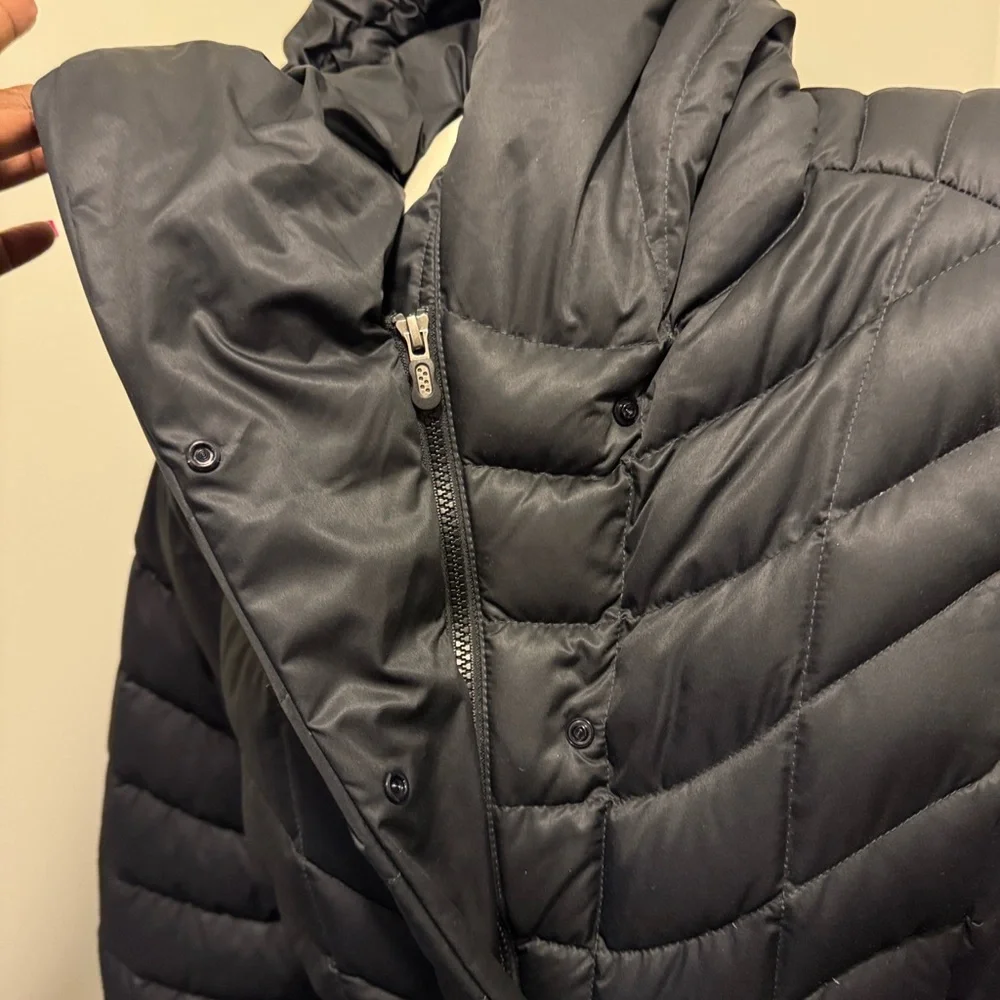 Patagonia Women's Quilted Black Down Puffer Jacket - Picture 6 of 9
